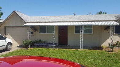Building Photo - 3 Bedroom Yuba City Home Coming Available