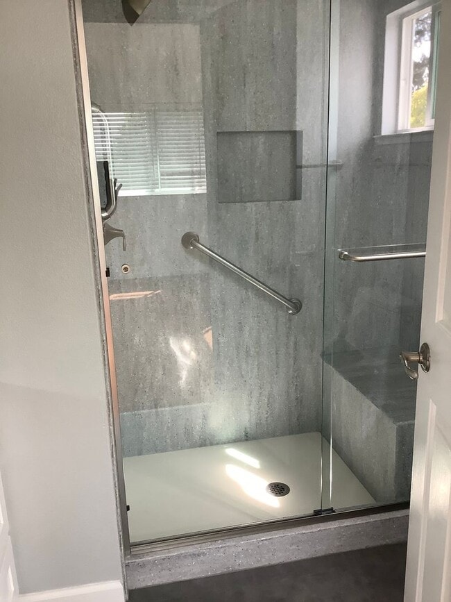 Building Photo - Updated 2 bedroom, 2 1/2 bathroom townhouse in downtown Sebastopol