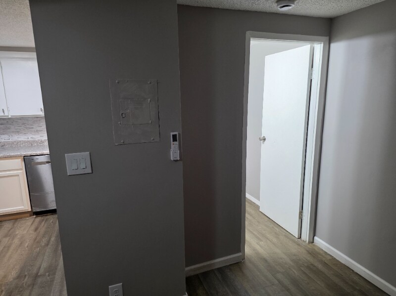 Building Photo - 734 N Country Acres Ave