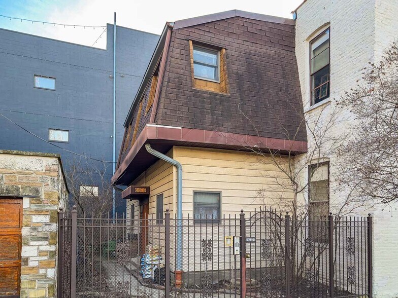Building Photo - 2857 W Shakespeare Ave
