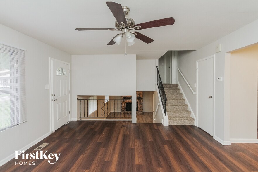 Building Photo - 5144 Oakwood Ct