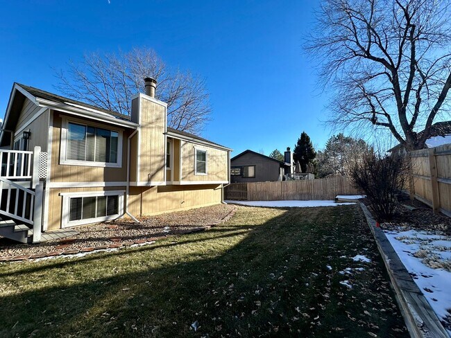 Building Photo - Fully Furnished 4 bedroom 2 bath home is Englewood!!