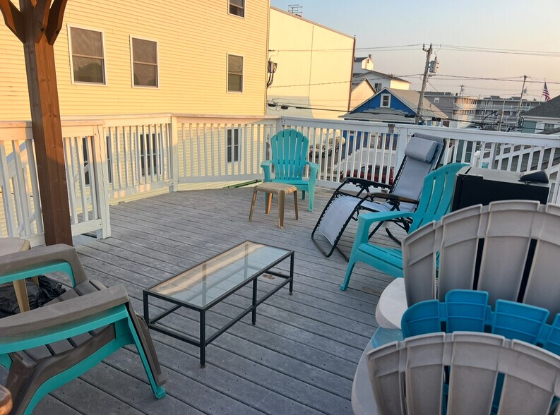 Upper deck - 8 Highland Ave