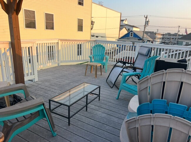 Upper deck - 8 Highland Ave