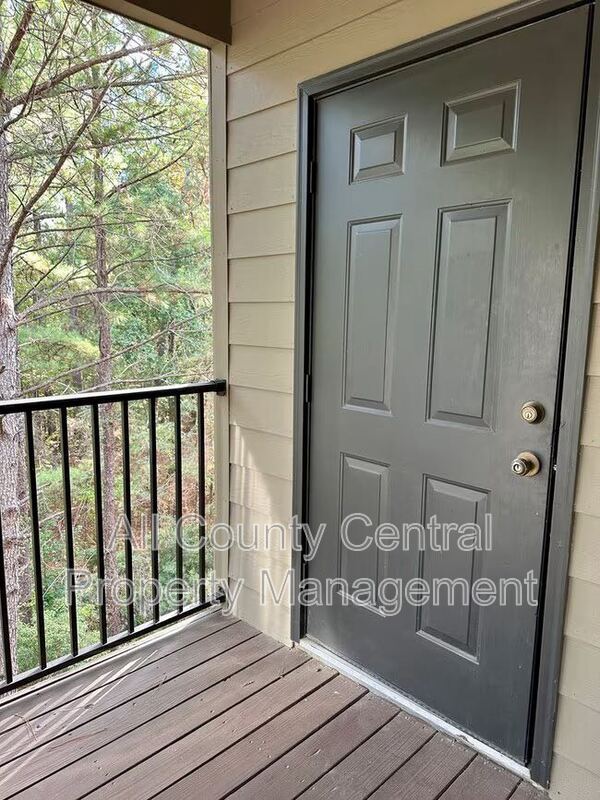 Building Photo - 208 Sterling Oaks Dr