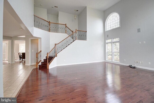 Building Photo - 2150 Chestnut Ln