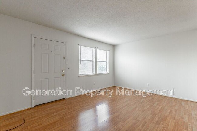 Building Photo - 17 Knollwood Dr