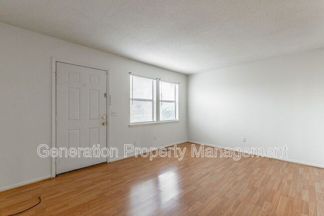 Building Photo - 72 Knollwood Dr