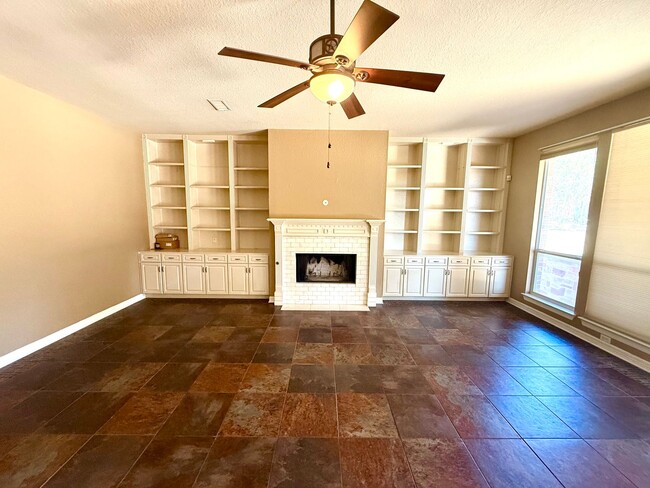 Building Photo - *COMING SOON* Luxurious 2-Story Home in Gated Stone Oak Community – Pool & Lawn Care Included