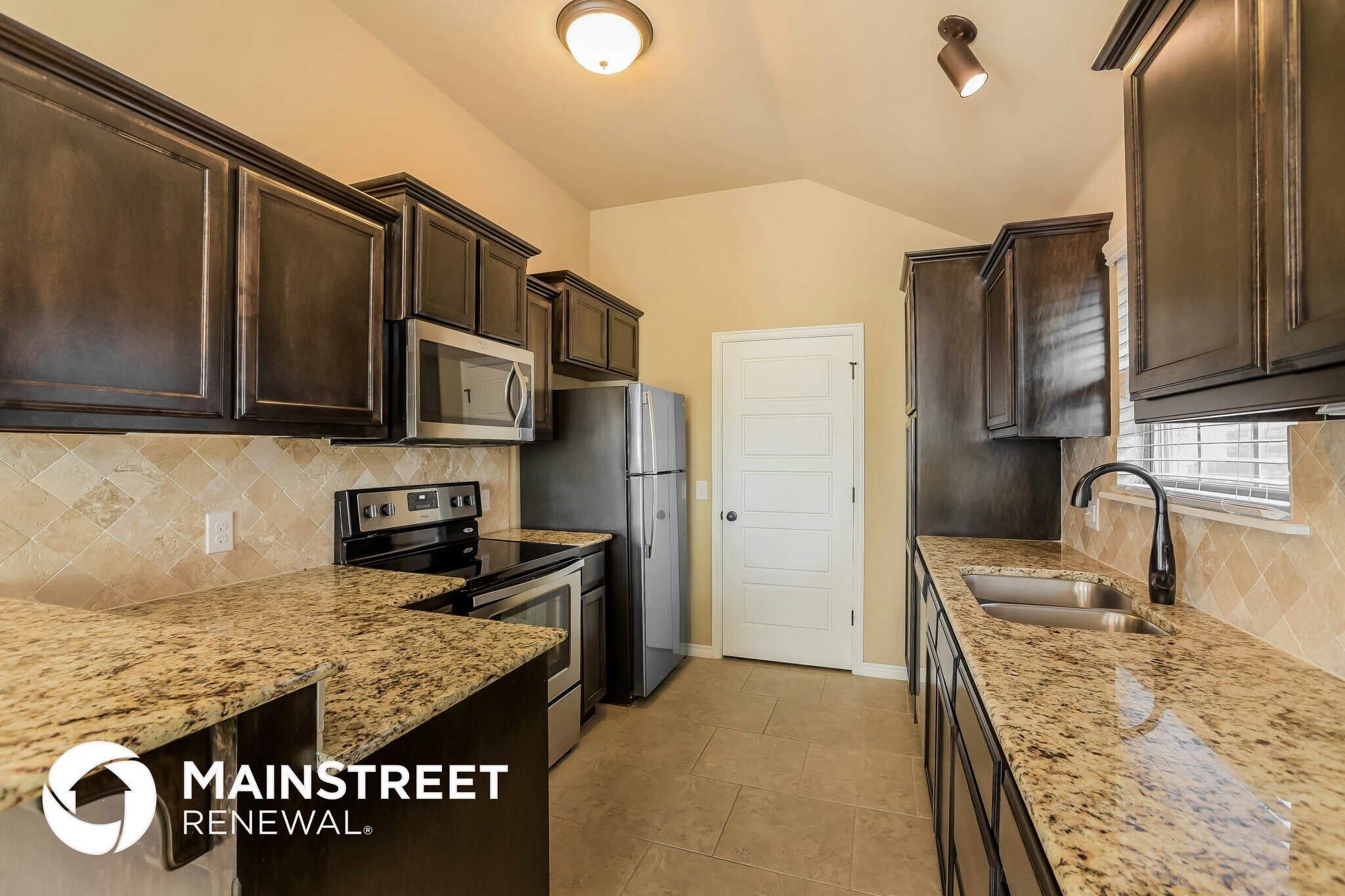 Building Photo - 608 Talon Dr