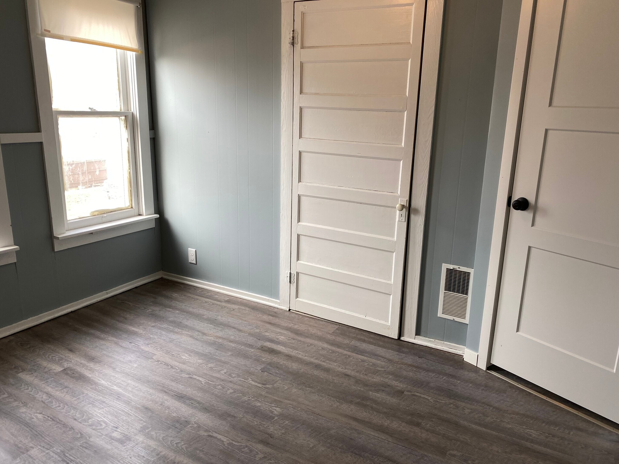 Upstairs bedroom - 608 4th St SE