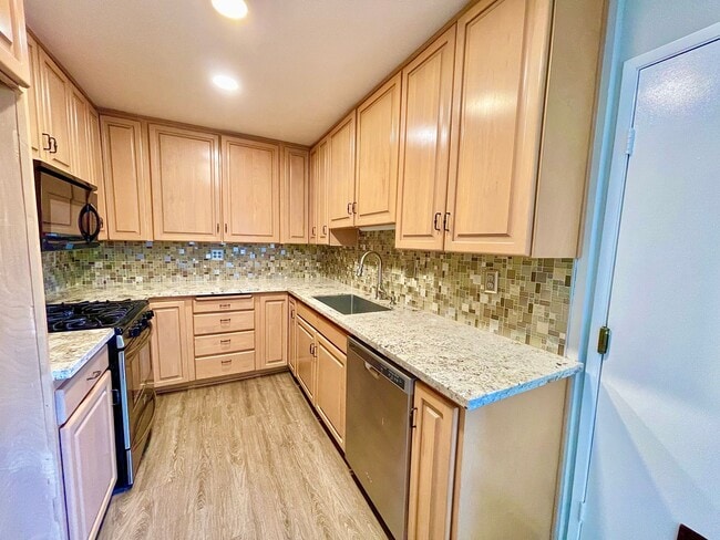 Building Photo - Ventura | Todd Ranch Townhome | 3 Bedroom + 2 Bathroom