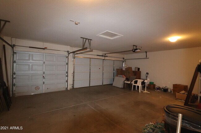 Building Photo - 2280 E Indian Wells Dr