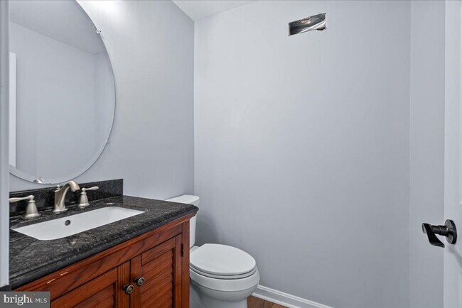 Building Photo - 2619 Inwood Dr