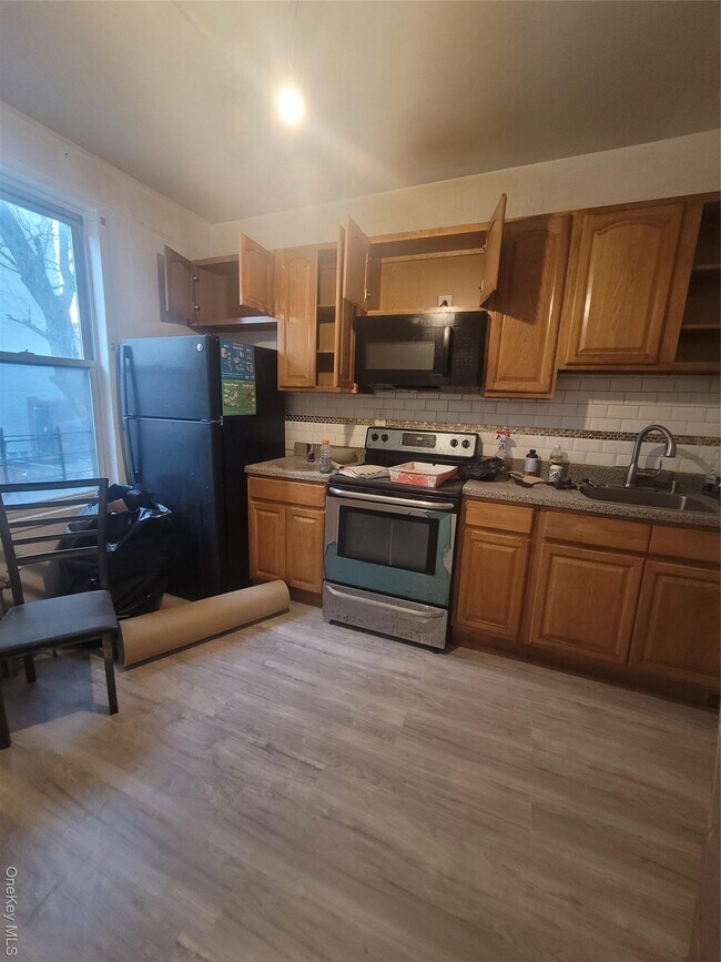 Building Photo - 3553 Holland Ave