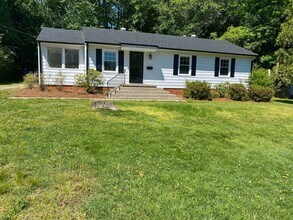 Building Photo - Stunning 3 Bedroom Home Close to Pisgah Church Road