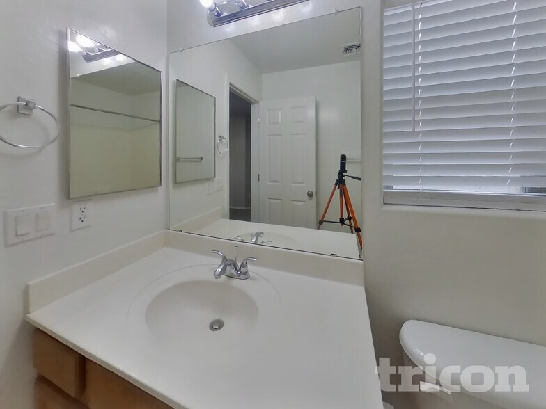 Building Photo - 3728 W Fremont Rd.