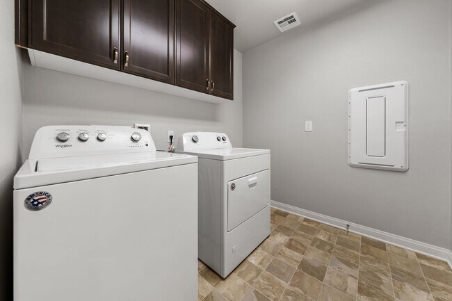 Building Photo - Modern upgrades, Tesla solar, and versatil...