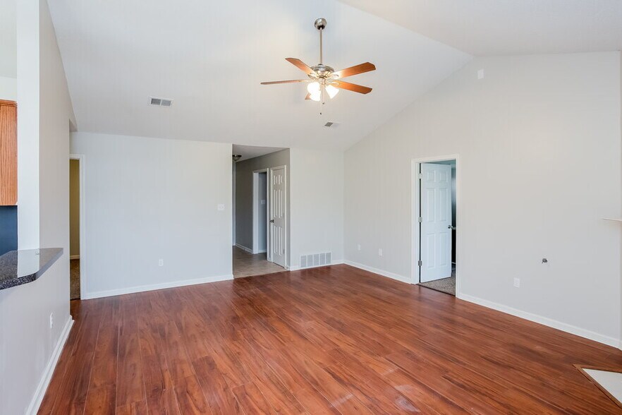 Building Photo - 1800 Sarah Ann Dr W