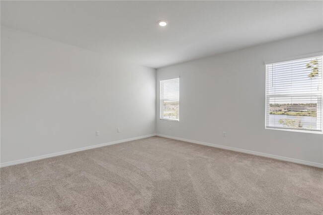 Building Photo - 2725 Silver Canoe Dr