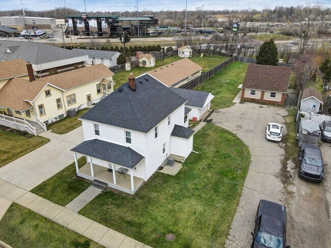 Building Photo - OPEN HOUSE SATURDAY 5/10 FROM 3:00 TO 4:00...