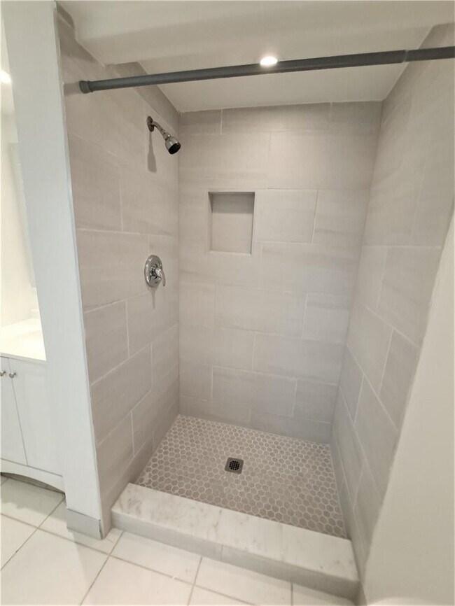 Building Photo - 8040 N Colony Cir