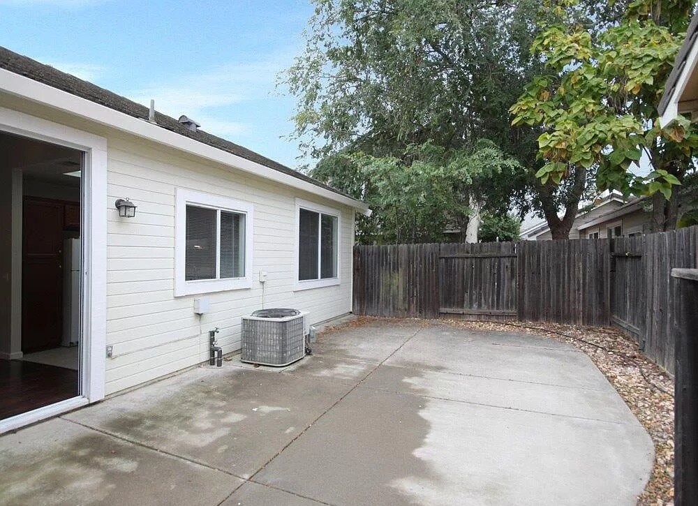 Building Photo - 9409 Laguna Pointe Way
