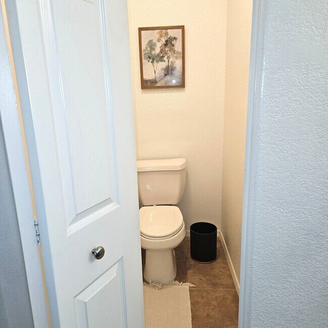 Building Photo - Golf Course Rental Property!