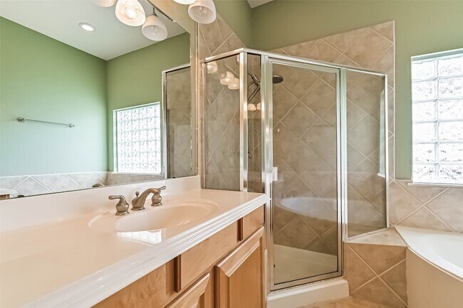 Building Photo - 5453 Fairdale Ln