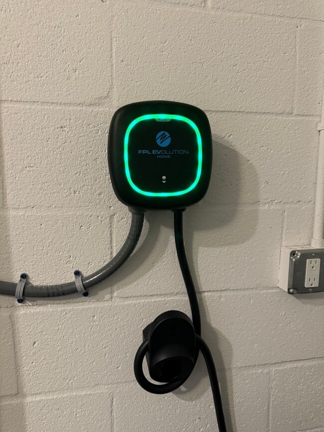 Building Photo - Palmero Community ~ 3 bed/ 2.5 bath Townhouse