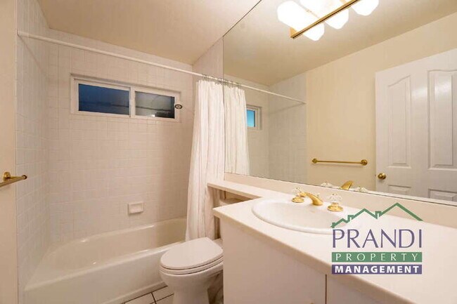 Building Photo - 137 Pixley Ave