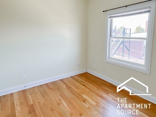 Building Photo - 2328 N Greenview Ave