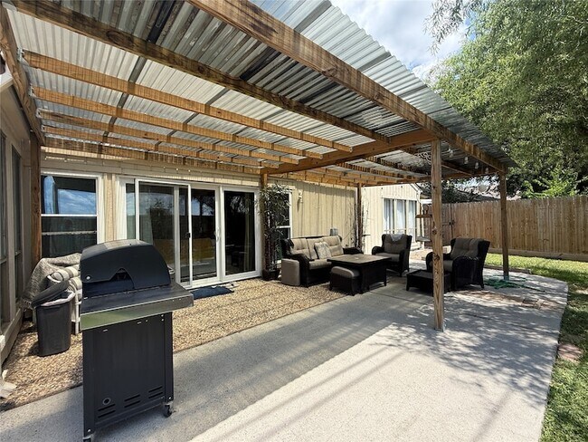 Building Photo - 2358 Binley Dr