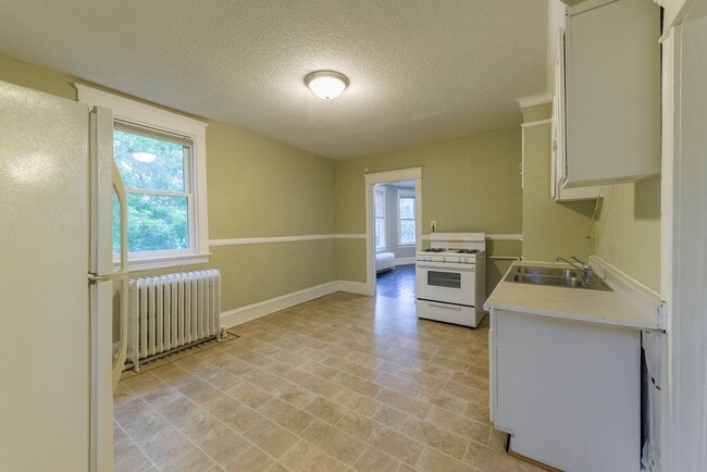 Primary Photo - 2208-2210 Glenwood Ave