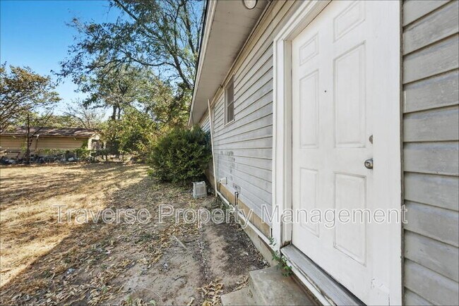 Building Photo - 5025 Catalpa St