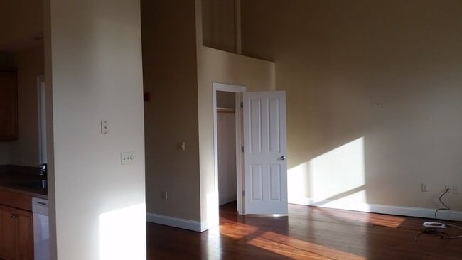 Building Photo - 25 Main St