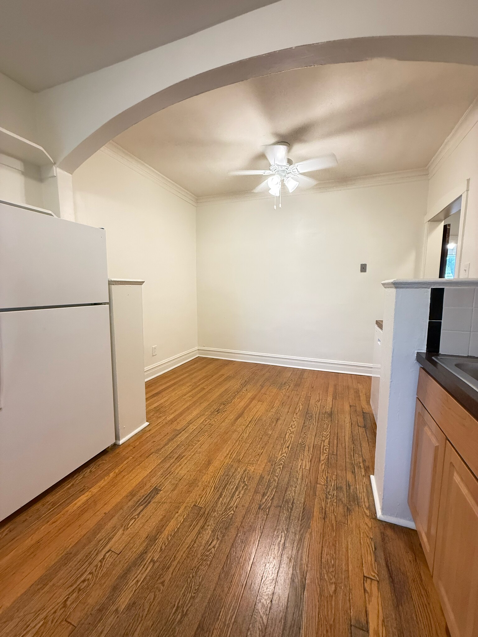 Building Photo - 3235 W Dickens Ave