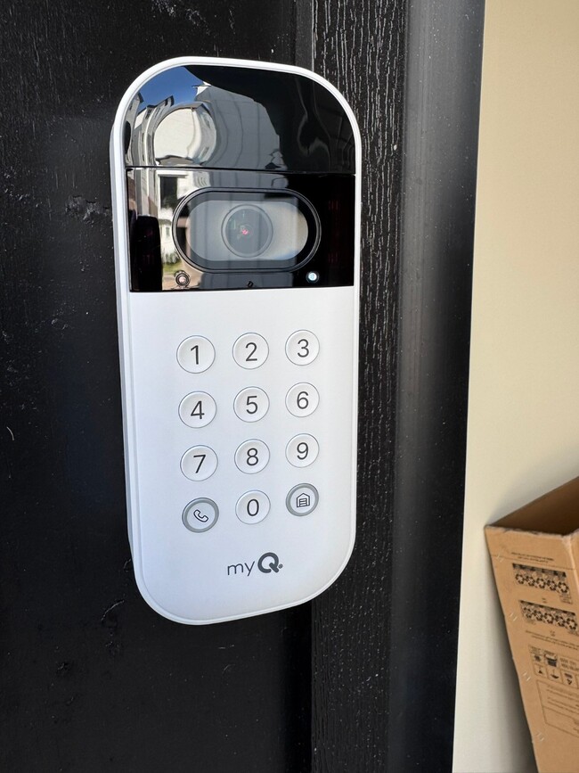 Building Photo - 131 Eastwood St