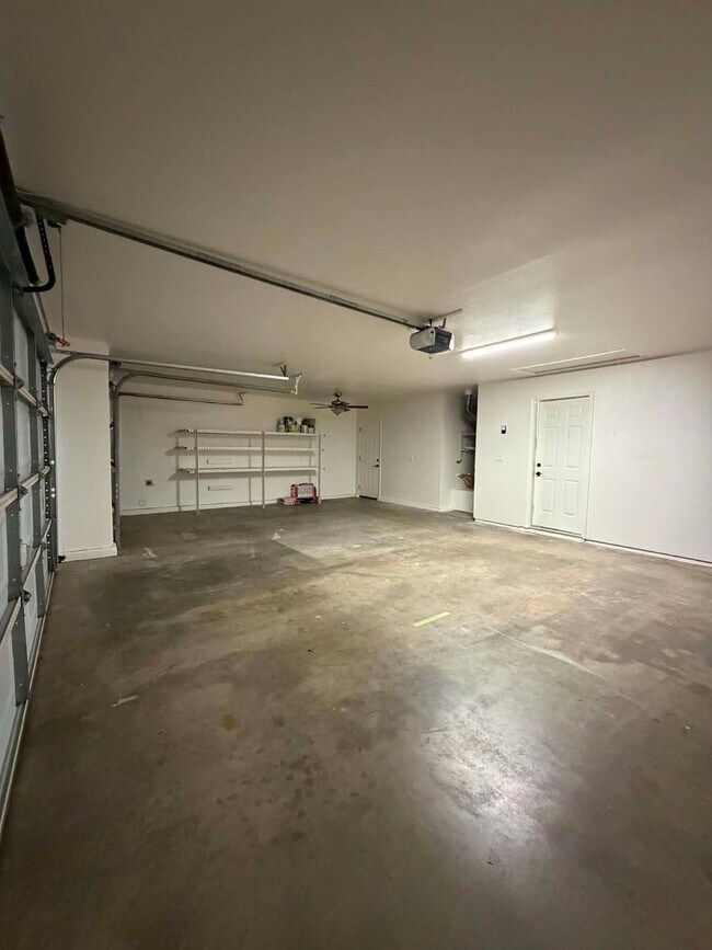 Building Photo - Beautifully Updated 3 Bedroom Home