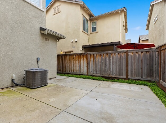 Building Photo - Spacious 3-bedroom home offering 1,785 sq ft of comfortable living space.