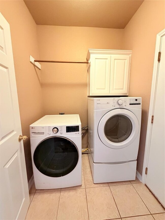 Building Photo - 3927 Blue Monster Cove