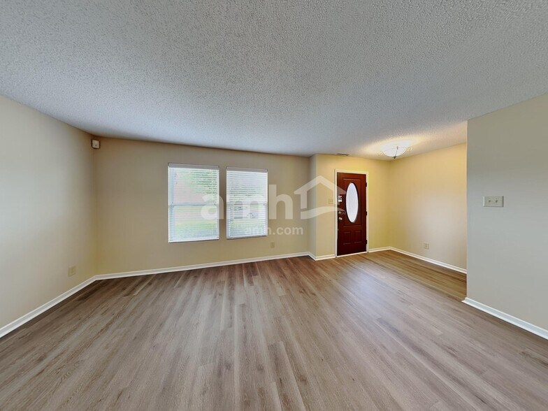 Building Photo - 10395 Butler Dr