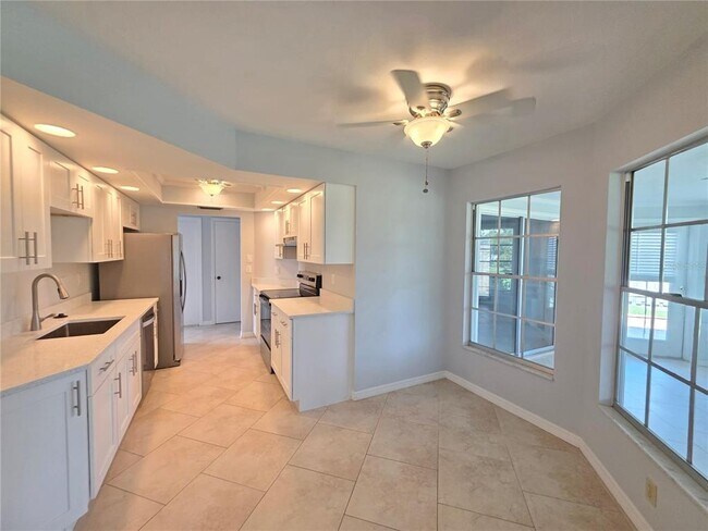 Building Photo - 1379 Cambridge Dr