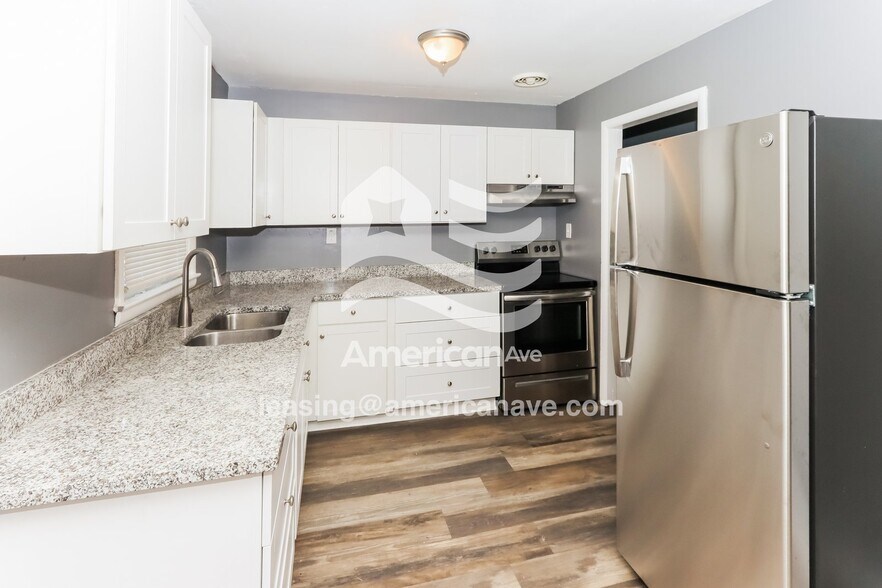 Building Photo - 4012 Lindwood Dr