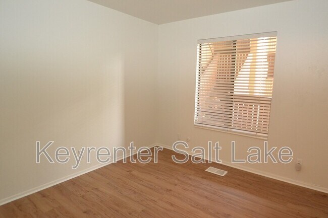 Building Photo - 6877 Countrywoods Cir