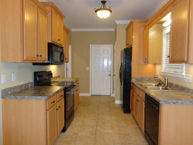 Building Photo - 5409 Sabin Ct