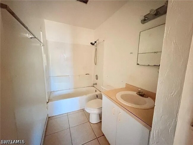 Building Photo - 419 NE 16th Pl