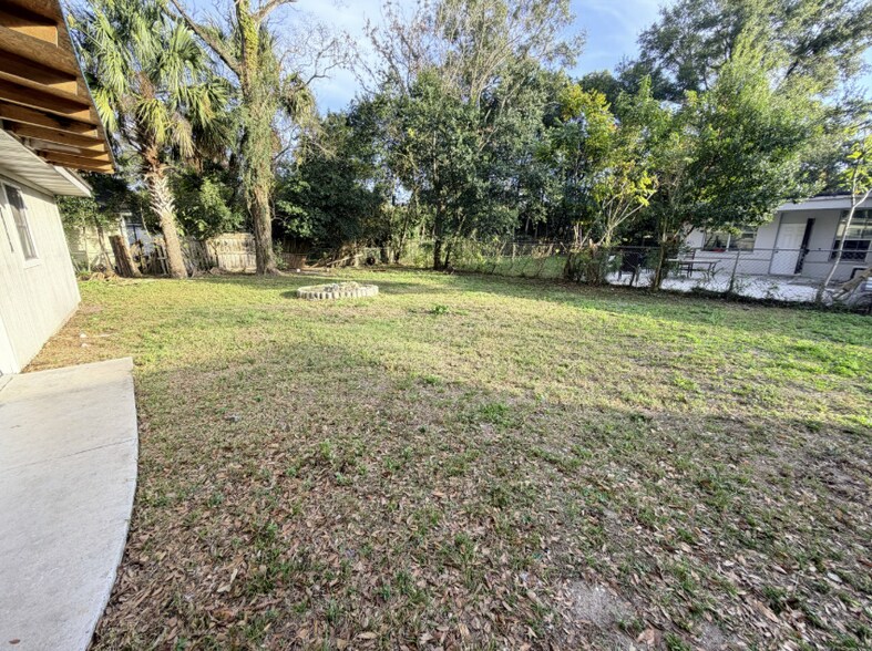 Building Photo - 3817 Peach Dr