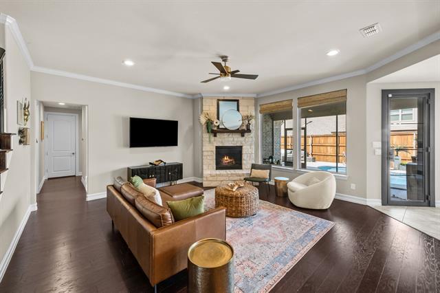 Building Photo - 2881 Redfern Dr