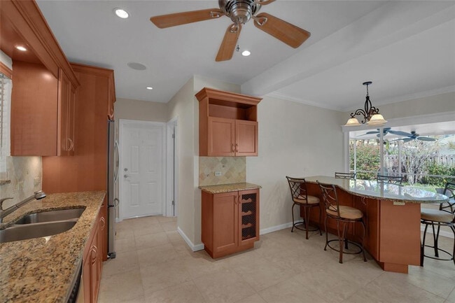 Building Photo - 2725 SE 5th Ct